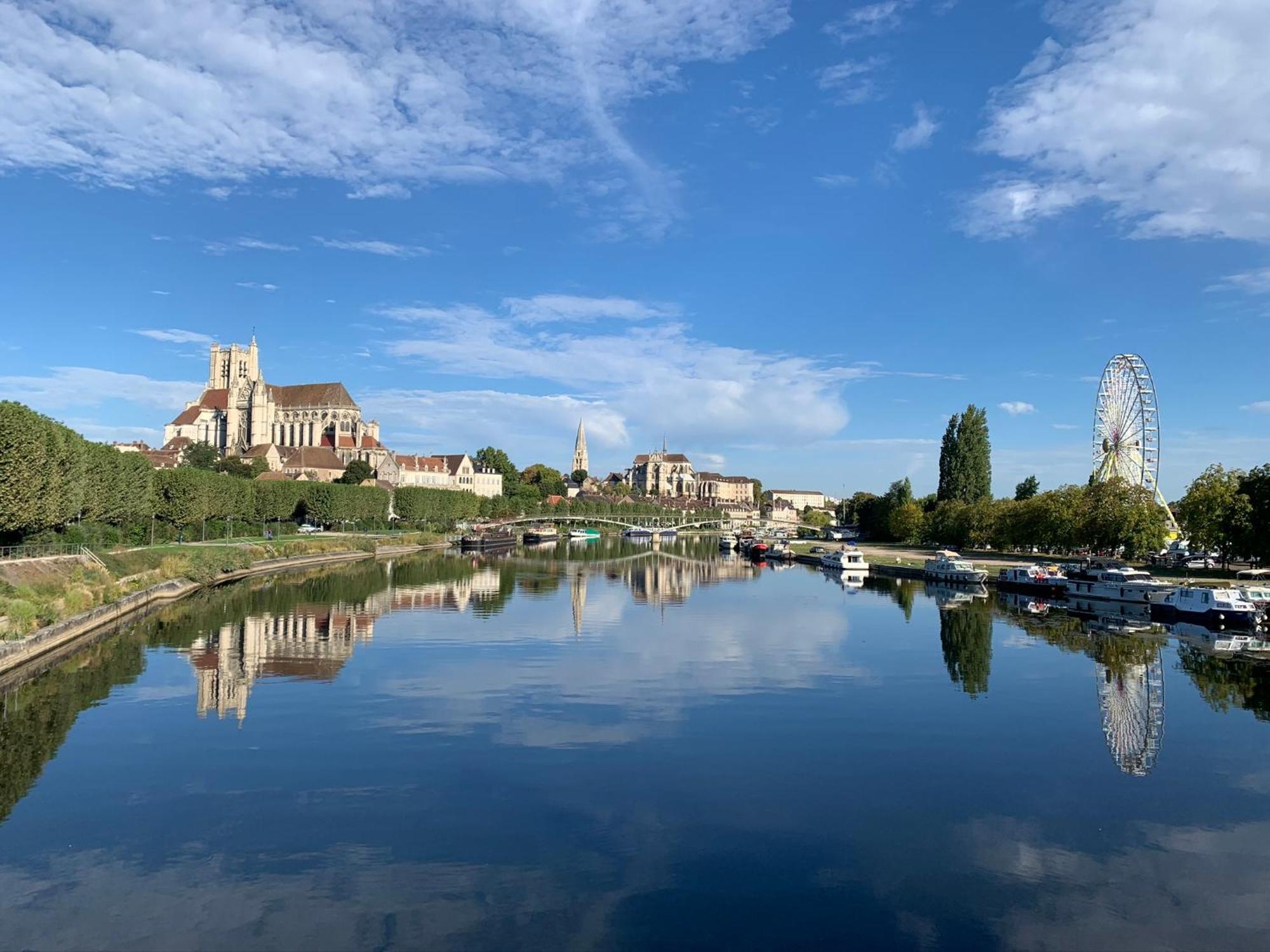 Maison Des Pilastres Au Coeur D'Auxerre Bagian luar foto